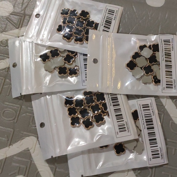 Nails art or diy charm - Picture 1 of 1